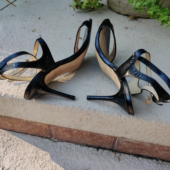 Michael Kors strappy ankle strap patent leather heeled sandal - Picture 16 of 16